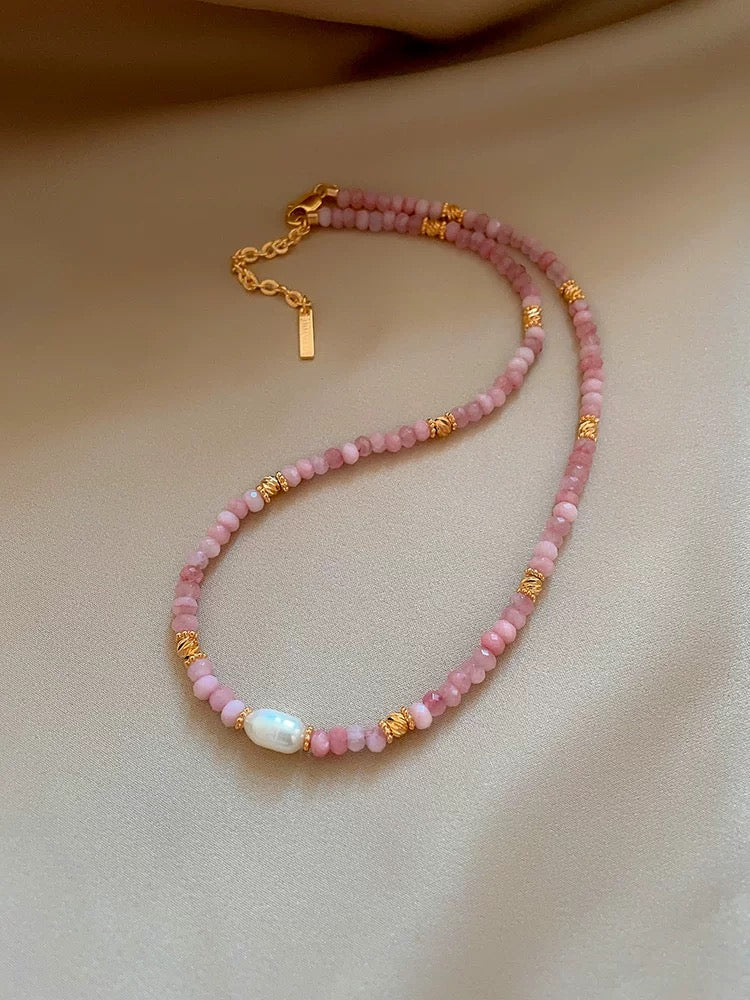 Natural pink stone beaded necklace with pearl pendant