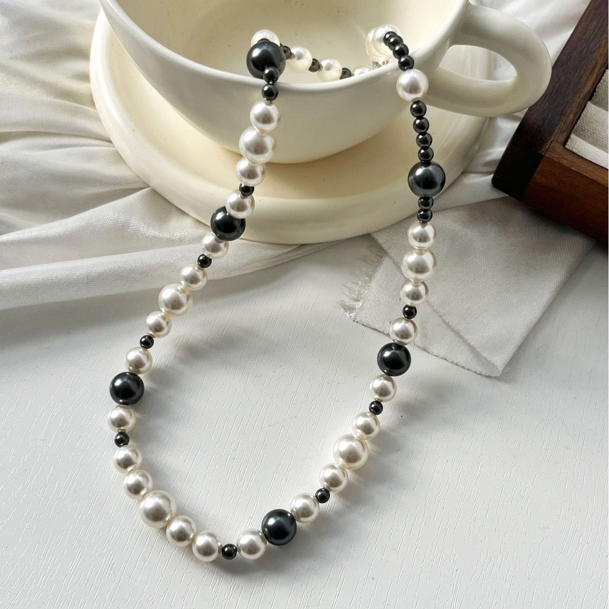 Black&White Pearl Necklace