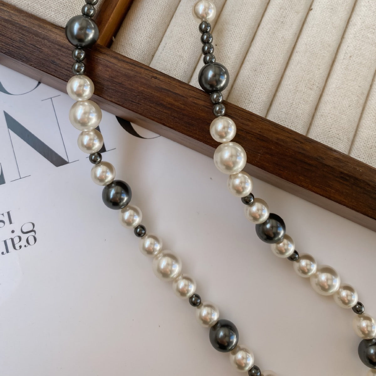 Black&White Pearl Necklace