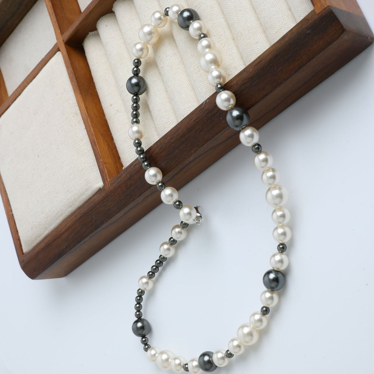 Black&White Pearl Necklace